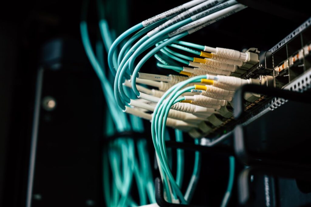 Red West: Web Hosting & Ταχύτητα – Η Βάση κάθε Site